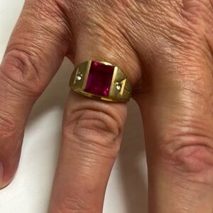 Diamond Arrow Motif Red Stone Half-Bezel Men's Ring